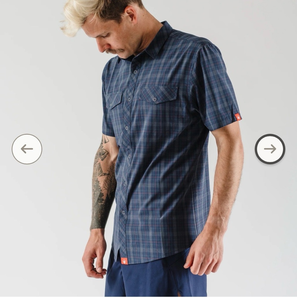 Men's Navy Plaid Short-Sleeve Button-Down Shirt